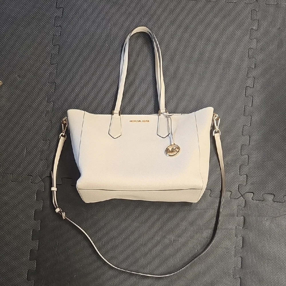 Michael Kors Cream Tote Bag with Gold Accents - Picture 6 of 8